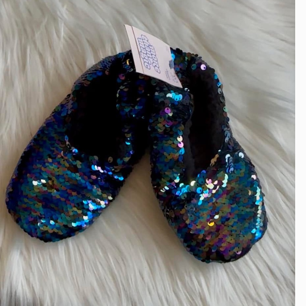NWT MTM slippers size XS/S 9-1